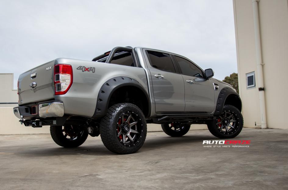 FORD RANGER RAMPAGE ANTHRACITE CENTRE GLOSS BLACK LIP